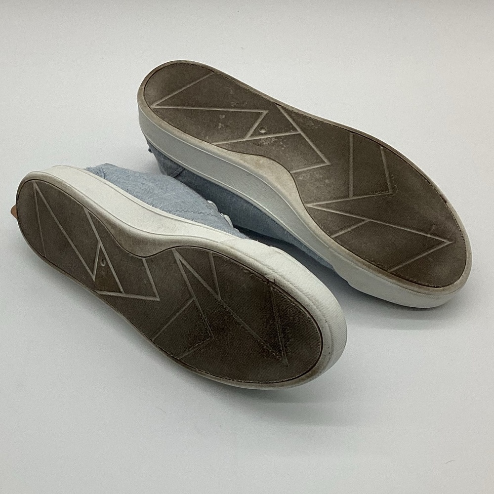 1732. Sugar Light Blue Linen Lace-Up Sneakers | Size 9 - Picture 6 of 6